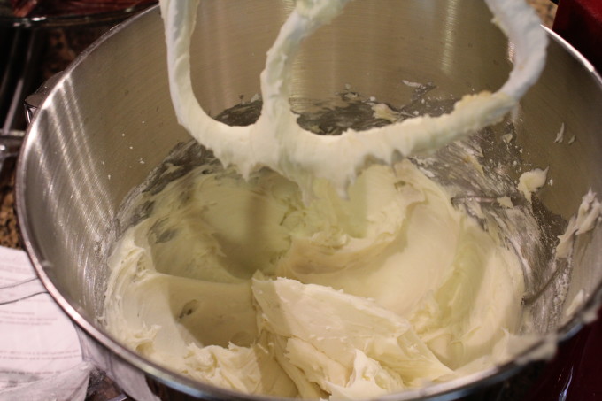 IMG_3176 finished simple cupcake frosting