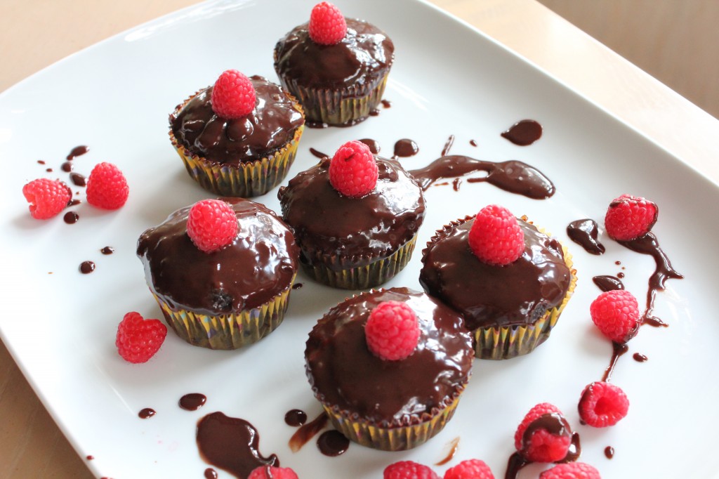 Rich and delicious Chocolate Raspberry Cupcakes with raspberry jam and chocolate ganache!  So EASY to bake, you've got to try this recipe! 