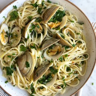 Linguine with Mushrooms and Clam Sauce!!! Who doesn't love seafood pasta?! And be sure to serve this with some toasted, grilled or crusty bread!