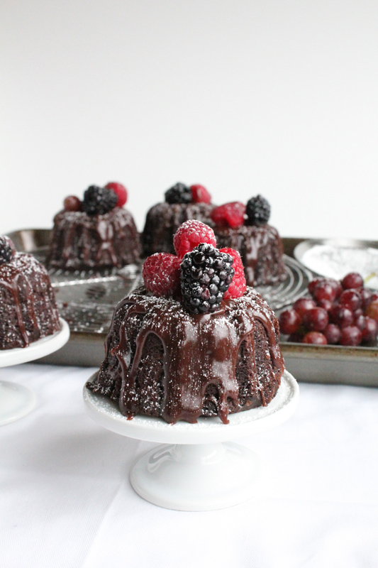 Christmas Mini Bundt Cake Recipes Using Cake Mix / Blueberry Almond Mini Bundt Cakes - Your Cup ...