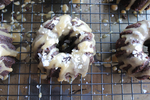 salted caramel bundt cake | HipFoodieMom.com