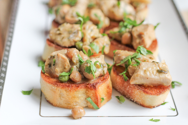 coconut lemongrass chicken curry crostini for #sundaysupper #ggholiday2013