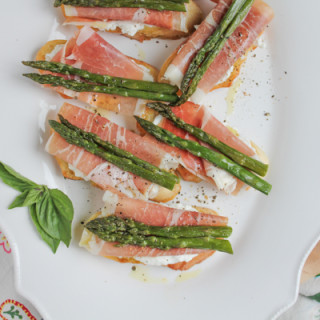 Asparagus and Prosciutto Crostini for Mother's Day! So simple to prepare and delicious!