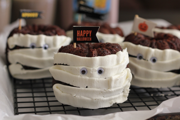chocolate cinnamon mini mummy bundt cakes