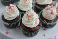Christmas Cupcakes + A Giveaway!