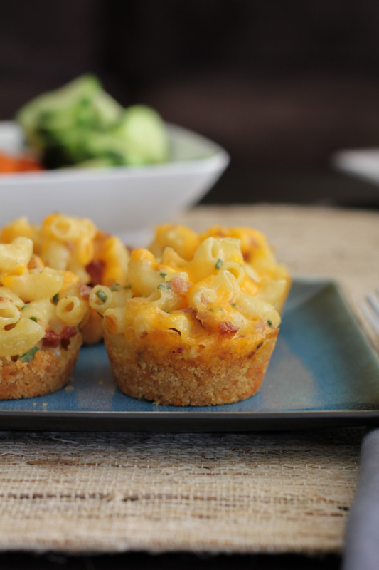 Looking for a great appetizer? These mac and cheese muffins are always a crowd pleaser! #appetizer #appetizerrecipe #recipe #newyearseve