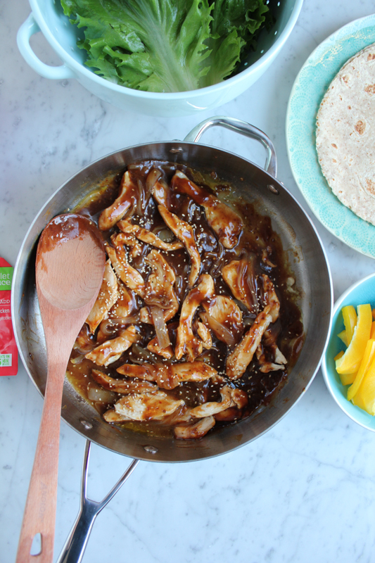 Everything you love about Asian Sesame Chicken, but in a whole-wheat tortilla wrap! Using McCormick's new skillet sauces makes dinnertime easy and quick! #easy #weekdaysupper #mcskilletsauce #spon