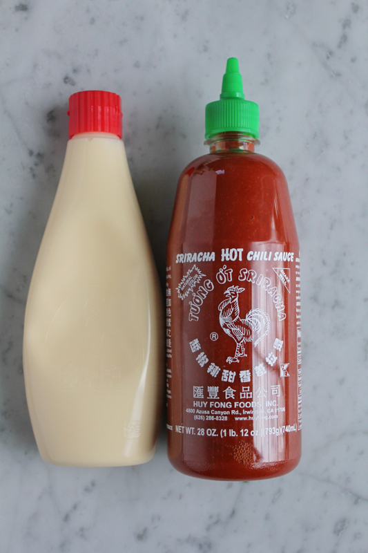 The Spicy Tofu Roll! Filled with raw vegetables and pan-fried tofu and a spicy sauce, this is the perfect spicy roll for vegetarians! #sushi #rolls #DIY #tofu #asianfood