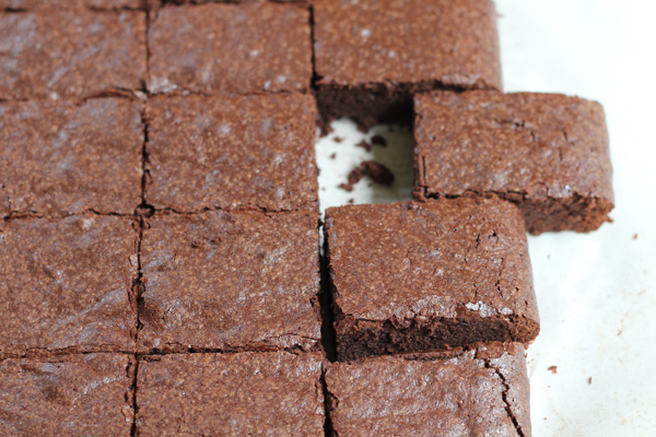 Blood Orange Brownies using blood orange olive oil! The best brownies you will ever try with a hint of blood orange! Plus a giveaway! #brownies #bloodorange #giveaway