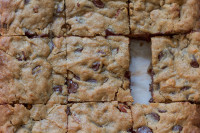 Pumpkin Spice Chocolate Chip Banana Blondies + A Giveaway!