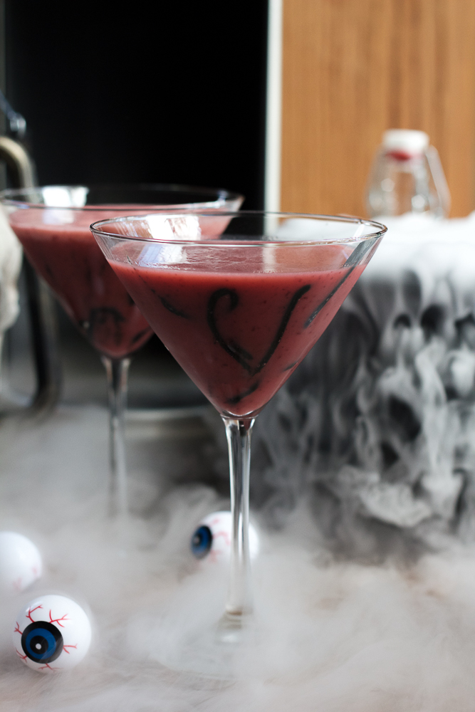 Need some Halloween cocktail inspiration? Try my Old Fashioned Spooooooky Ghoultini!!! This is my spin on an old fashioned with a twist! 
