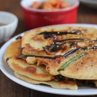 Korean Kimchi Scallion Pancakes! Packed with scallions, mushrooms and kimchi, these pancakes are delicious and easy to make!