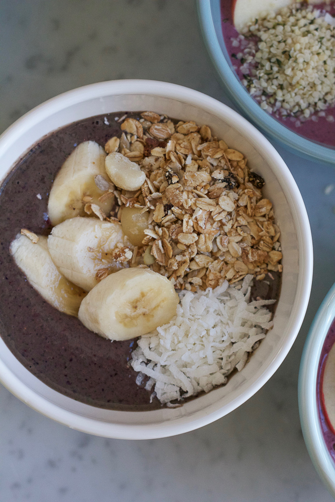 Start off the New Year right!! Try this Superfood Smoothie Bowl!! Packed with leafy greens, berries, fruit, hemp seeds and more!!
