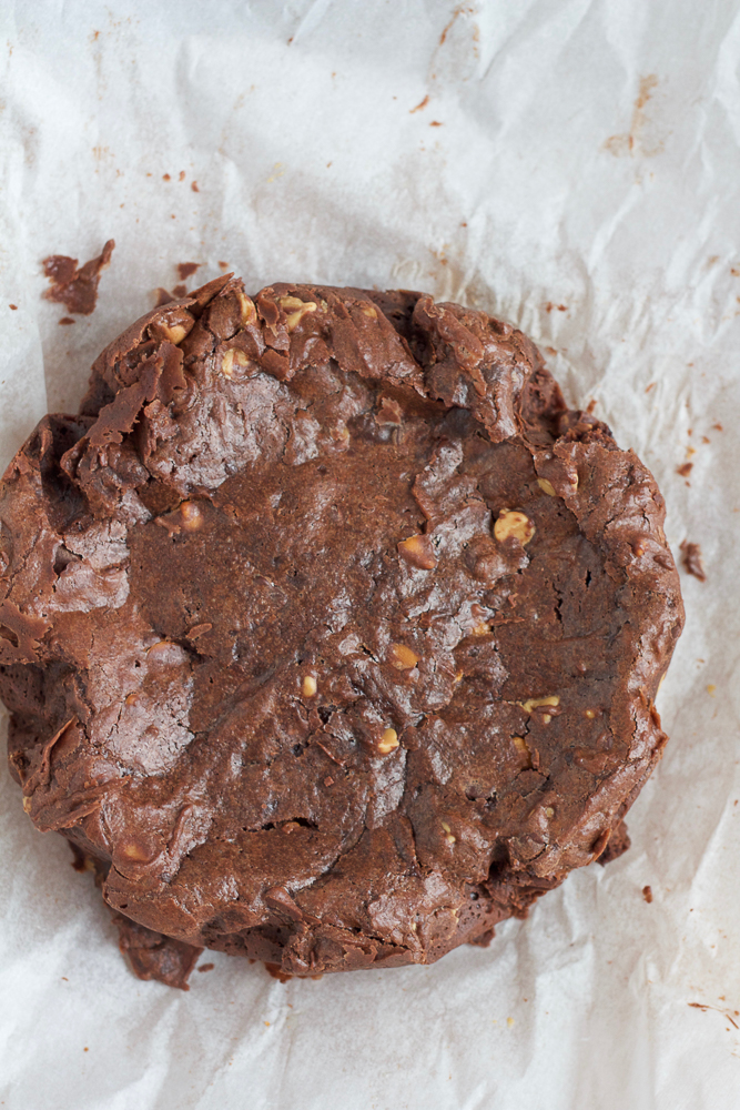 Use your slow cooker for something sweet and fabulous! Make these rich, delicious Slow Cooker Brownies!! Flaky, chocolatety, fudgy and everything good. . you won't believe these were made in a slow cooker! 