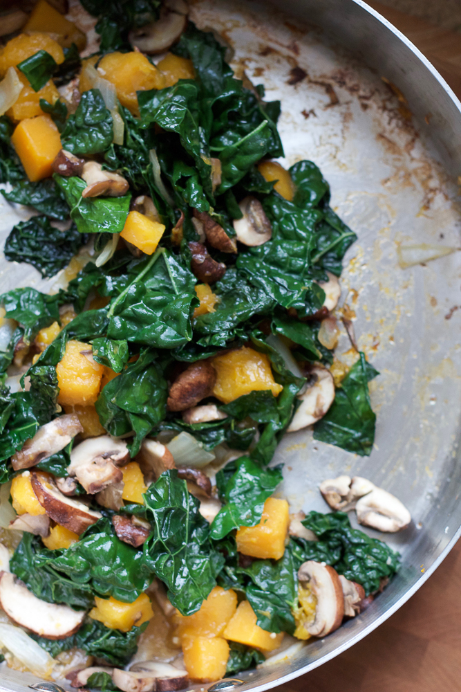 Avocado Waffles! This is my spin on avocado toast but with a 8 Whole Grain Multigrain waffle! Topped with mashed avocado, saut&eacute;ed onions, kale, mushrooms and roasted butternut squash, this is one breakfast that is packed with goodness! #VantasticFoodies