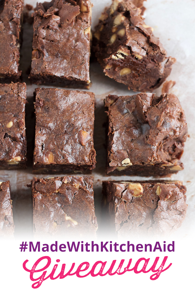Use your slow cooker for something sweet and fabulous! Make these rich, delicious Slow Cooker Brownies!! Flaky, chocolatety, fudgy and everything good. . you won't believe these were made in a slow cooker! #MadeWithKitchenAid