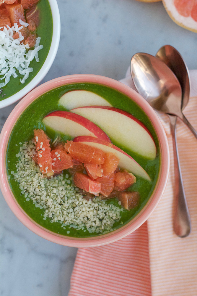 Energizing Winter Smoothie Bowls! Packed with spinach, kale, almond butter, oranges and grapefruit, this is just the way you want to start your morning! 