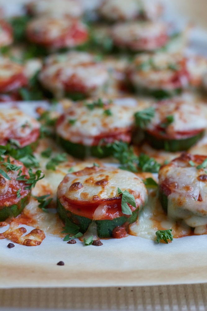 Zucchini Pizza Bites!! A fantastic low-carb option to pizza bites! Whip these babies up in under 15 minutes and enjoy! 