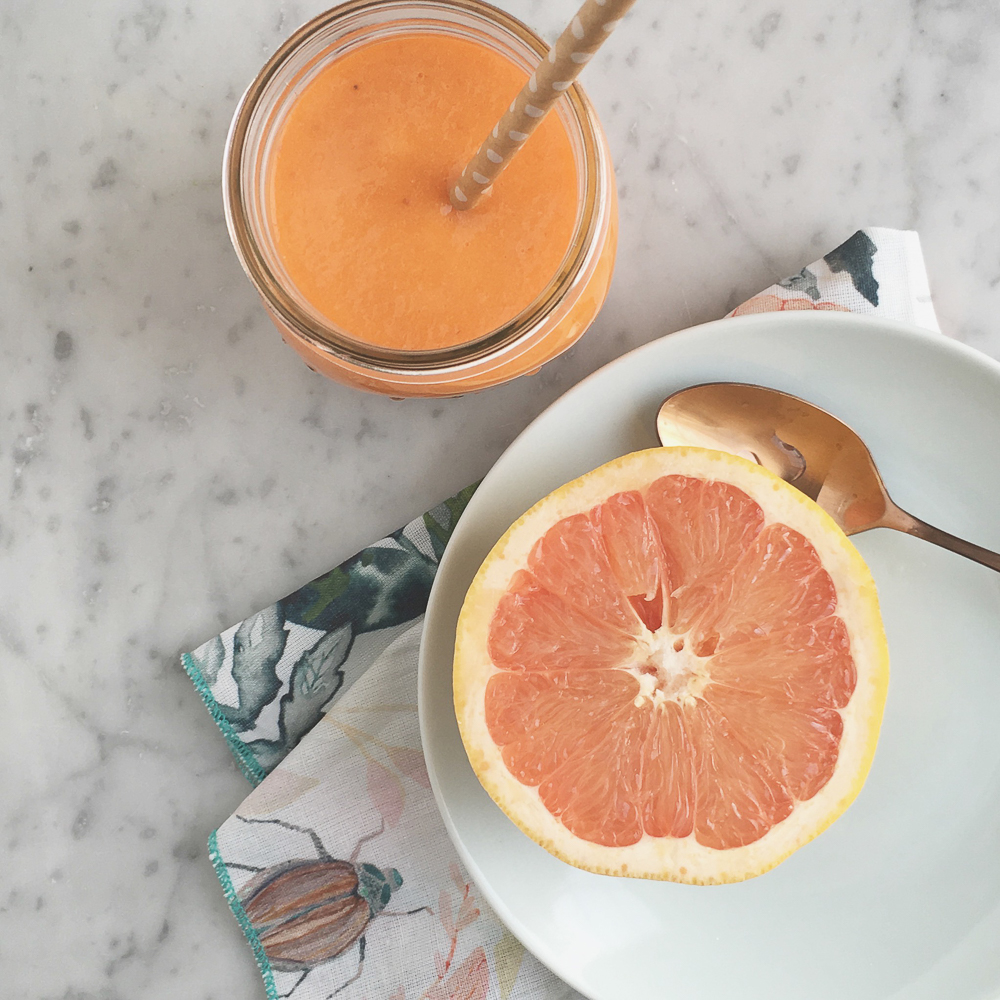 Energizing Winter Smoothie Bowls! Packed with spinach, kale, almond butter, oranges and grapefruit, this is just the way you want to start your morning! 