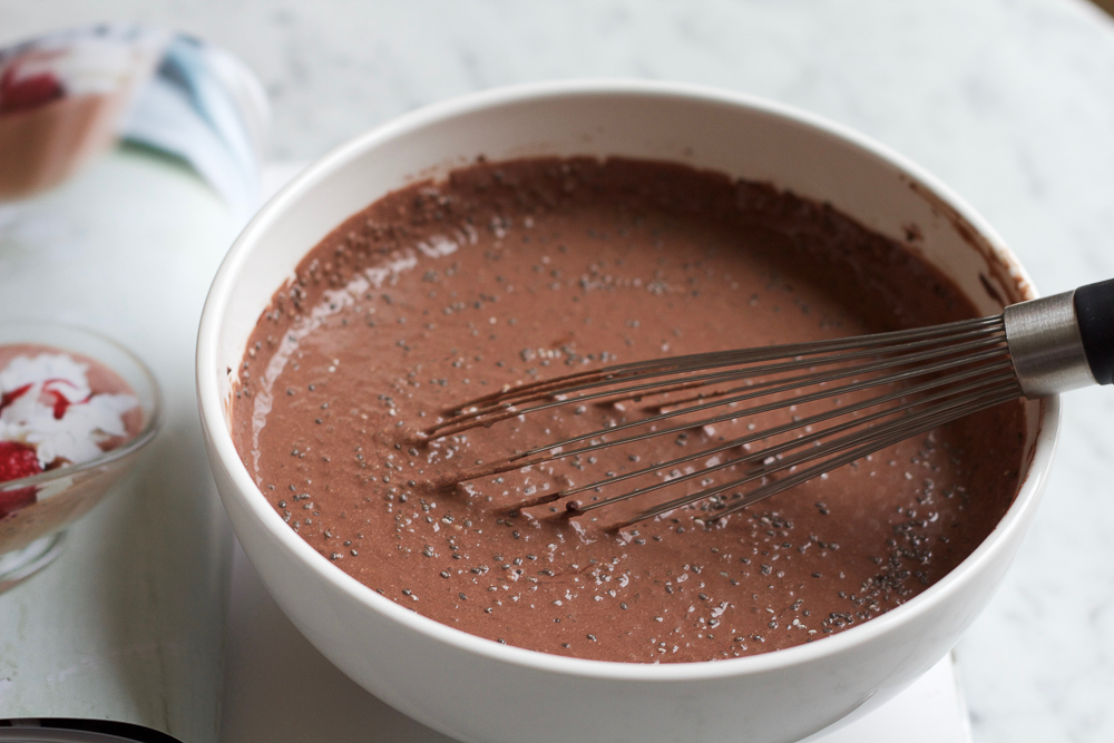 Chocolate Chia Breakfast Pudding! Start off your morning with this protein packed chia pudding! So filling and delicious, you'll be making chocolate pudding every morning for breakfast!