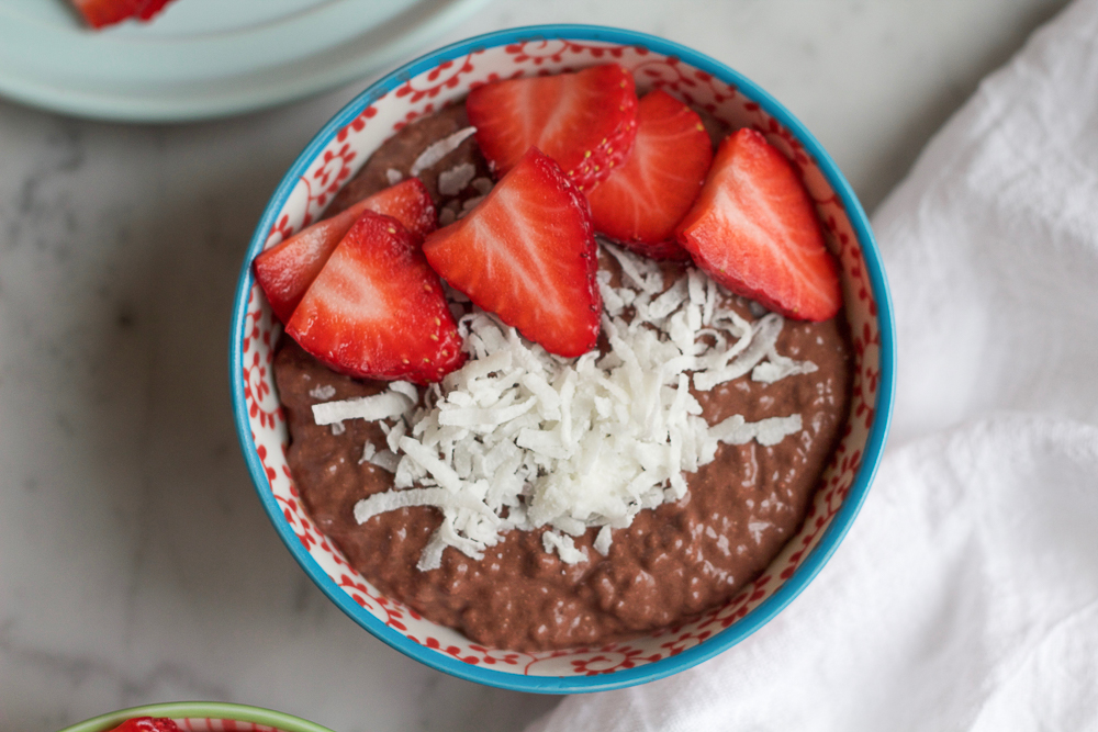 Chocolate Chia Breakfast Pudding! Start off your morning with this protein packed chia pudding! So filling and delicious, you'll be making chocolate pudding every morning for breakfast!