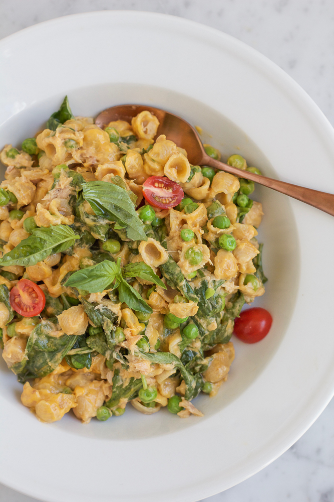 Fancy Mac and Cheese with Spinach and Peas!! Give your regular ole macaroni and cheese a much needed makeover! Mix in some fresh spinach, peas and tuna for some added protein! Your entire family will be asking for seconds!