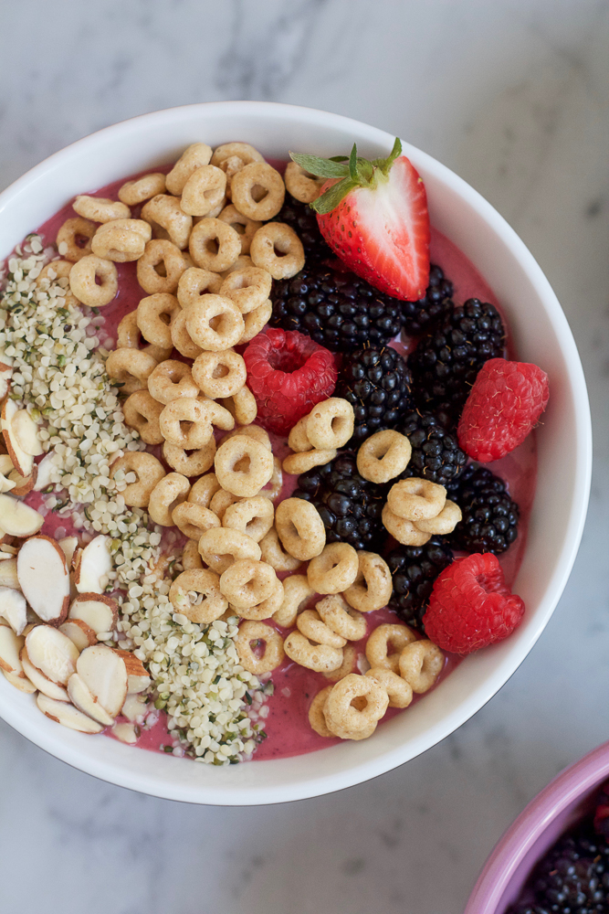 breakfast cereal smoothie bowl