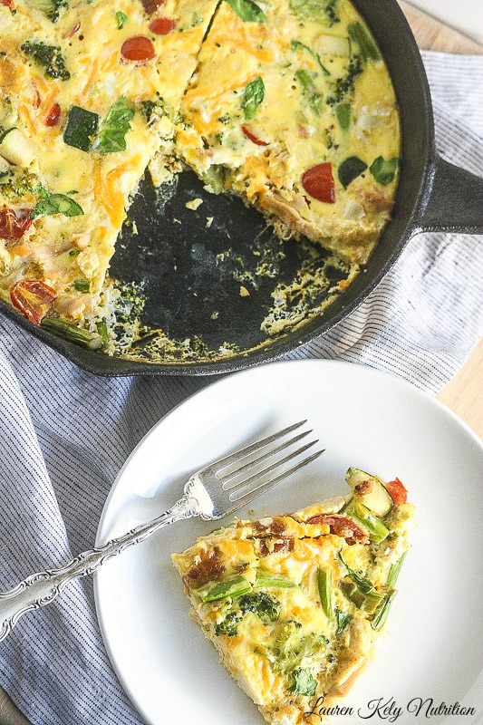 Healthy Weekly Meal Plan 7.16.16! A healthy weekly meal plan featuring Peach Caprese Quesadillas, healthy Creamy Corn Chowder, Lemon Garlic Shrimp and more!