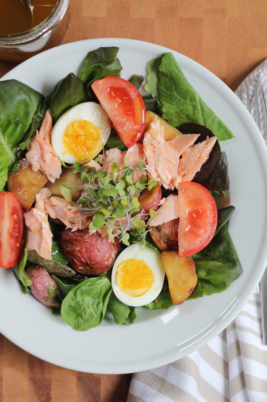 Healthy Weekly Meal Plan 8.27.16! A healthy weekly meal plan featuring a Summer Farro salad, a Coconut Curry Summer Squash Soup, Summer Vegetable Quinoa Chili and more!