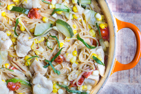 One-Pot-Creamy-Chicken-and-Summer-Vegetable-Pasta! Healthy Weekly Meal Plan 8.13.16! A healthy weekly meal plan featuring Summer flatbread, Cobb Salad Lettuce Wraps, a Thai black bean veggie burger and more!