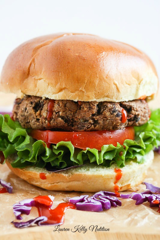Healthy Weekly Meal Plan 8.13.16! A healthy weekly meal plan featuring Summer flatbread, Cobb Salad Lettuce Wraps, a Thai black bean veggie burger and more!