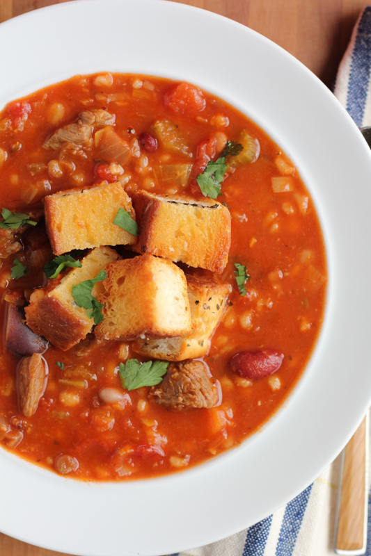 Healthy Weekly Meal Plan 9.10.16! A healthy weekly meal plan featuring Beef and Barley Stew, a Caprese Quinoa Salad, Green Goddess Quinoa Bowls and more!