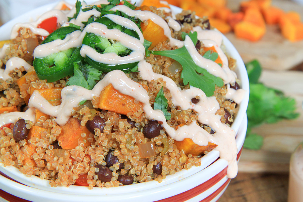 Healthy Weekly Meal Plan 9.17.16! A healthy weekly meal plan featuring Lemon Rosemary White Bean Toasts, Red Quinoa Butternut Squash Kale Salad, Butternut Squash and Black Bean Bowls and more!