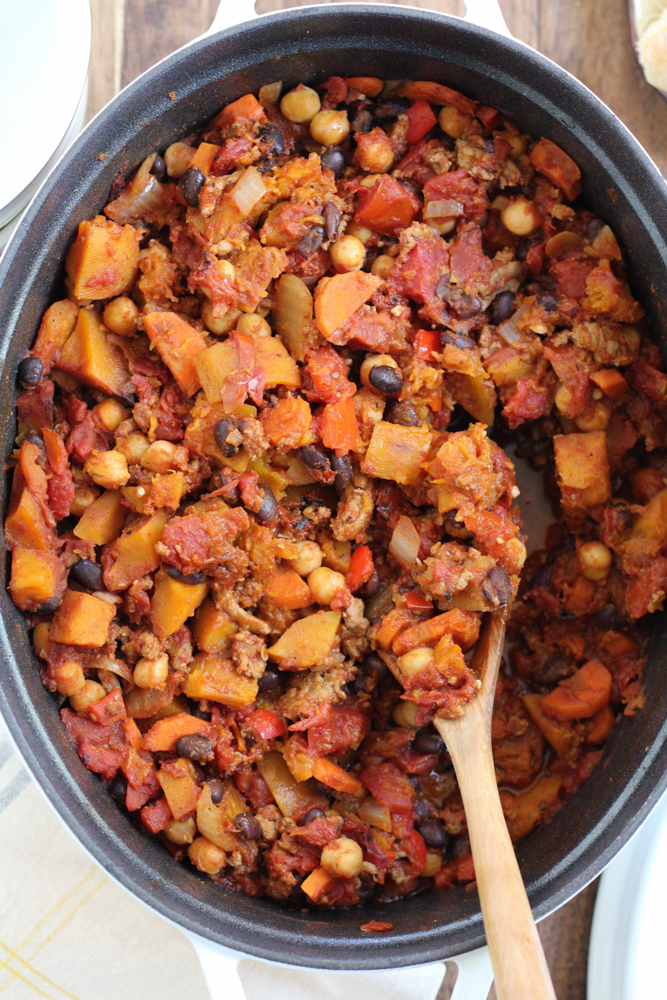 Butternut Squash Turkey Chili! So easy to make and filled with this season's goodness! You have to give this chili recipe a try!