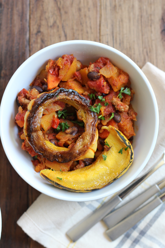 Butternut Squash Turkey Chili! So easy to make and filled with this season's goodness! You have to give this chili recipe a try!