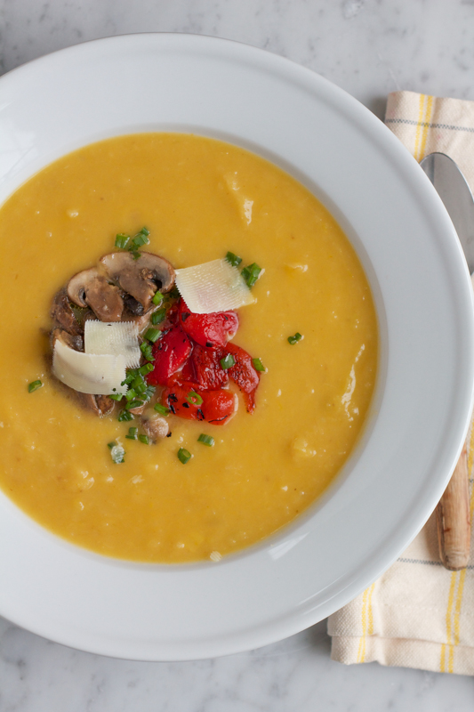 Healthy Weekly Meal Plan 10.1.16! Fall is finally here, hooray! A healthy weekly meal plan featuring Butternut Squash, Leek and Gruyere Galette, Chicken Black Bean Pumpkin Chili, Leek and Potato Soup and more!