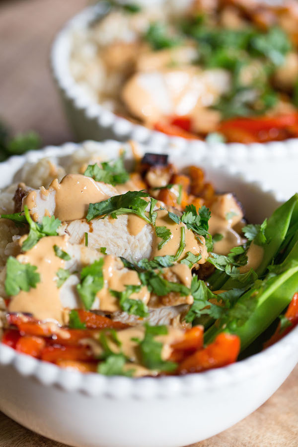Healthy Weekly Meal Plan 10.29.16! Fall is here in full swing! A healthy weekly meal plan featuring Leek, Potato and Fennel Soup, Crock Pot White Bean Soup, Thai Peanut Turkey Rice Bowls and more!
