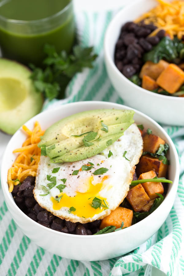 Healthy Weekly Meal Plan 11.12.16! A healthy weekly meal plan featuring Saut&eacute;ed Sweet Potato and Greens Breakfast Bowls, Autumn Corn Chowder, Butternut Squash Potato Leek Soup and more!