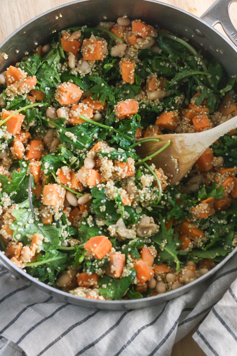 Healthy Weekly Meal Plan 11.5.16! A healthy weekly meal plan featuring Roasted Butternut Squash Pizza, One Pot Sweet Potato Kale Quinoa Skillet, Pesto Gnocchi, Maple Balsamic Chicken with Brussels Sprouts and more!