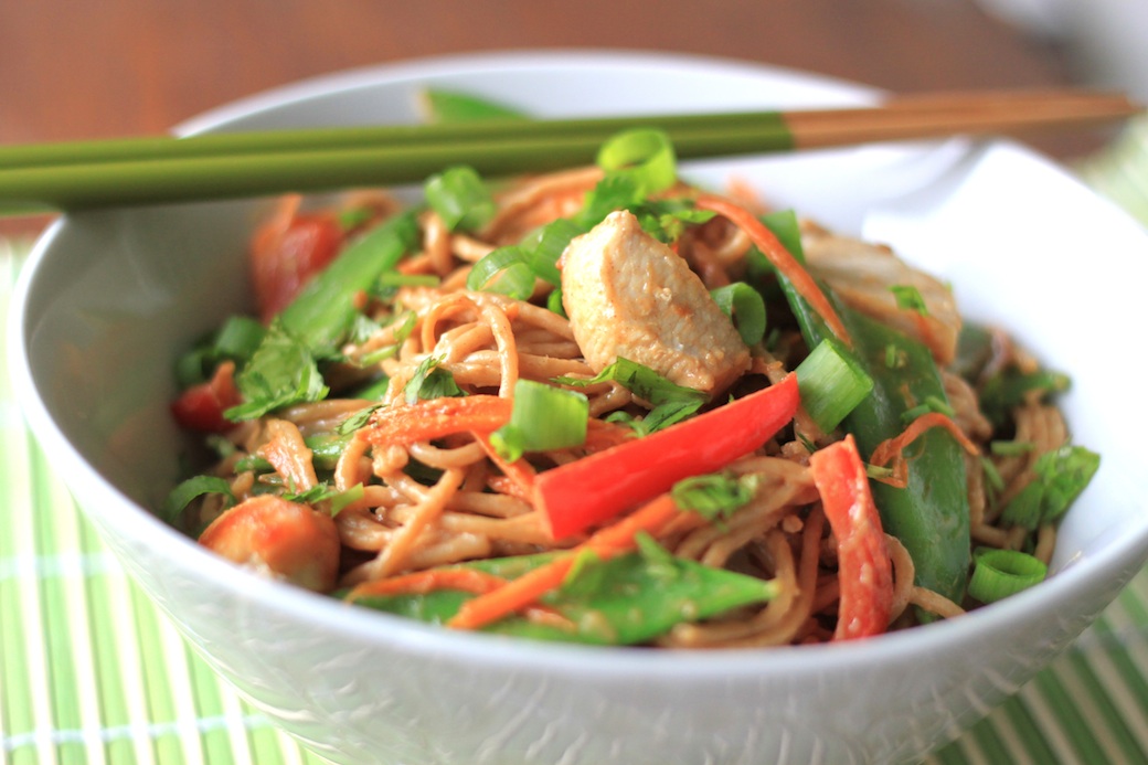 Healthy Weekly Meal Plan 1.21.17! Check out this week’s meal plan featuring Thai Coconut Peanut Chicken Noodles, a Berry Green Buddha Bowl, Veggie Lo Mein and more!