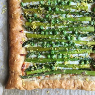 25 Easter Recipes Roundup! Easter is on Sunday and, for us, that means: going to church, an Easter egg hunt and food!! And lots of it!