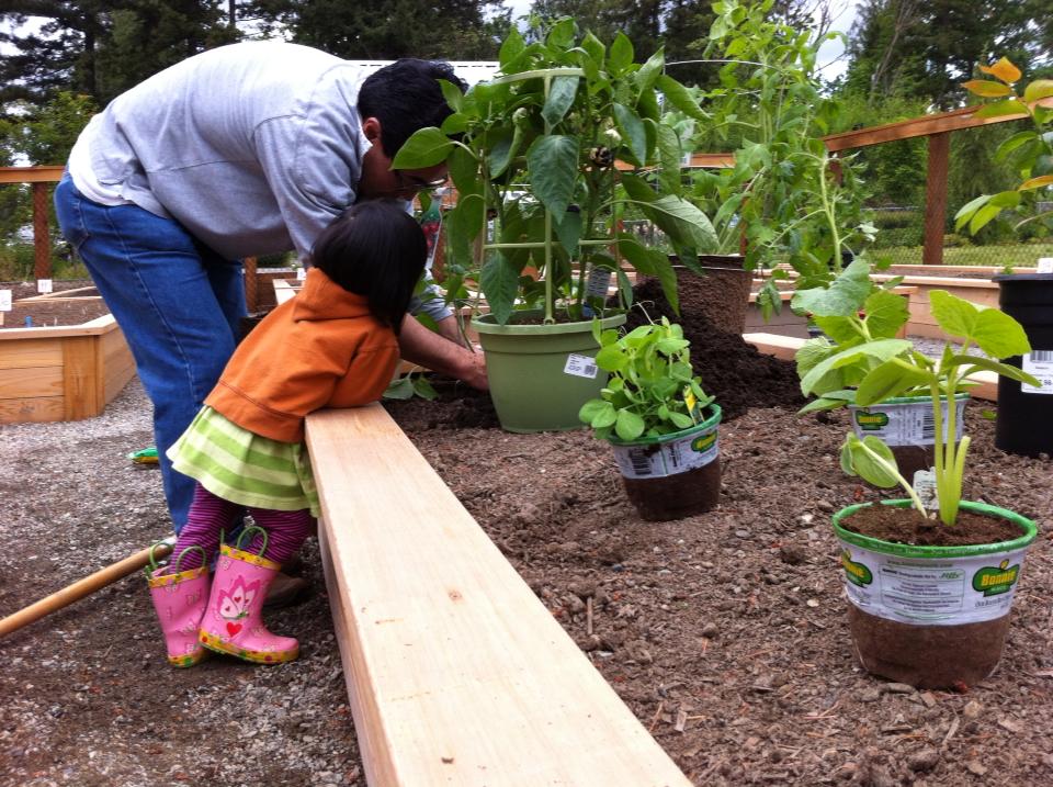 Digging in to grow some good in partnership with Mrs. Meyer's Clean Day! Learn how you can make a difference in your own community.