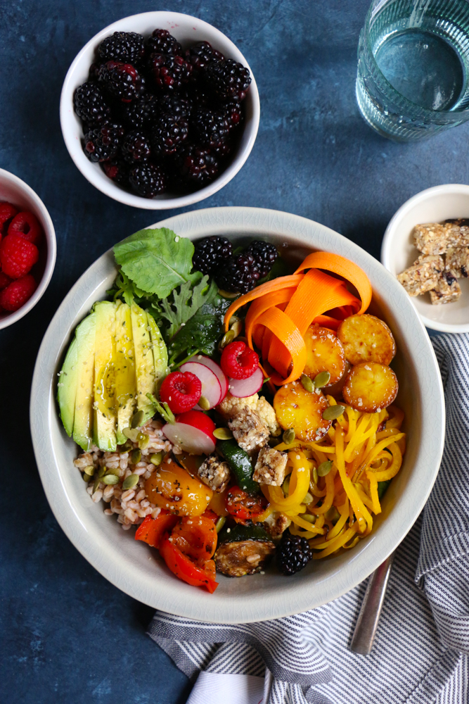 The Best Vegan Buddha Bowl ever!!! Filled with farro, mixed greens and arugula, carrot ribbons, grilled veggies, roasted spiralized golden beets, blackberries and more! This Buddha Bowl is packed with macronutrients and everything good! 