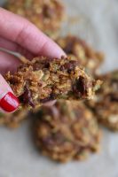 One bowl Pumpkin Chocolate Chip Cookies!!! Packed with goodness from flaxseed, raw pepitas and pure pumpkin! So good and so easy to make! 