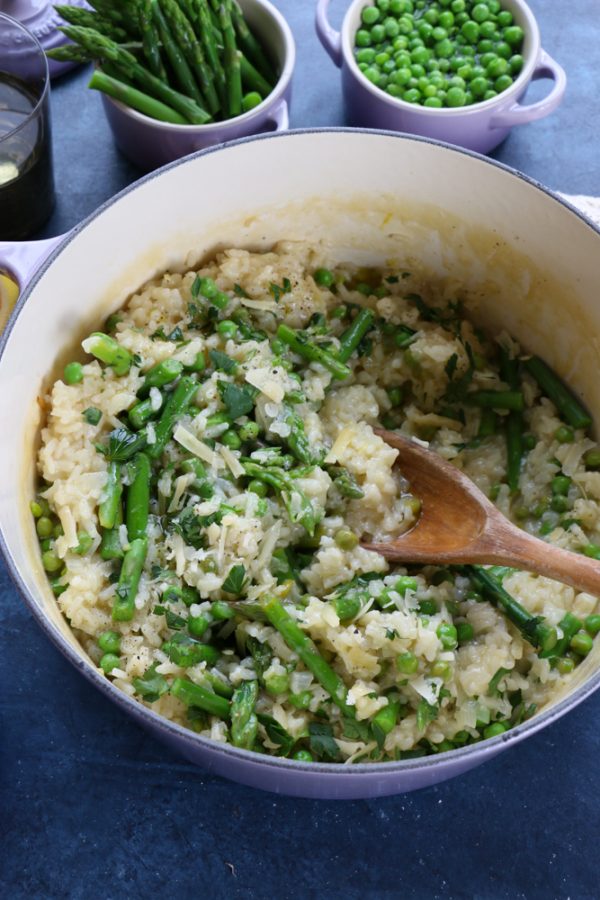 Spring Risotto with Asparagus and Peas! Spring is here! Celebrate the flavors and produce of spring by making this delicious and fabulous spring risotto! Asparagus, peas and hints of lemon, this risotto is amazing!