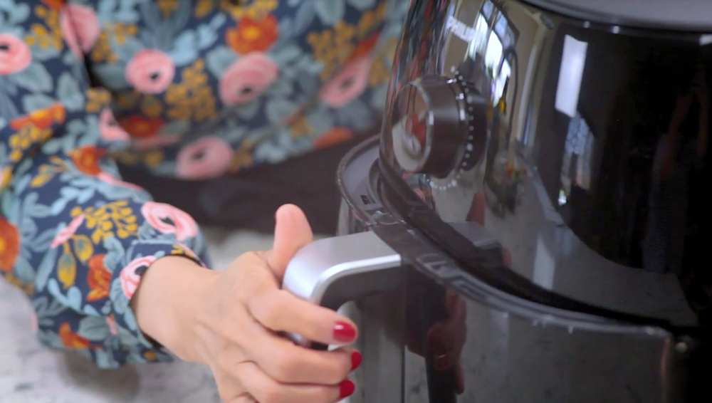 With the Philips Airfryer XXL you can make deliciously healthy meals &ndash; cut the fat and not the flavor. Plus, the kids really enjoyed getting to cook with us! For the full video and to learn more, visit HipFoodieMom.com. #ad #RealTasty @philipshomelivingna