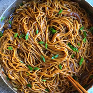 vegetarian lo mein in wok