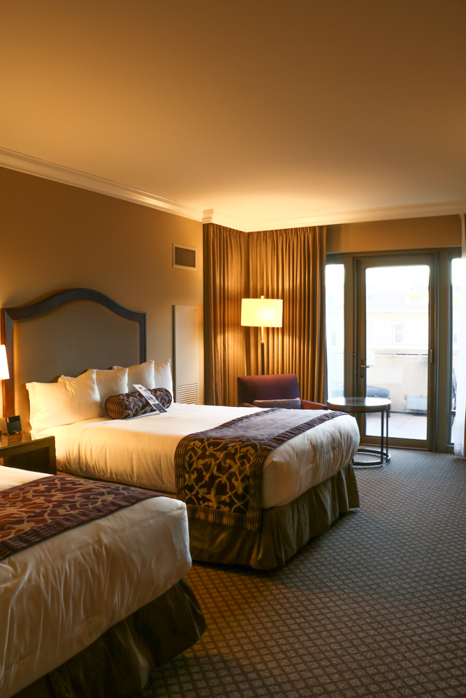 Girl's Weekend Staycation at The Edgewater Hotel! With over 200 guest rooms, a&nbsp;community-focused plaza and pier, restaurants and lounges, a spa, beautiful facilities for meetings, private events and weddings, and great customer service, it's no surprise that this is my favorite hotel in Madison, Wisconsin.&nbsp;