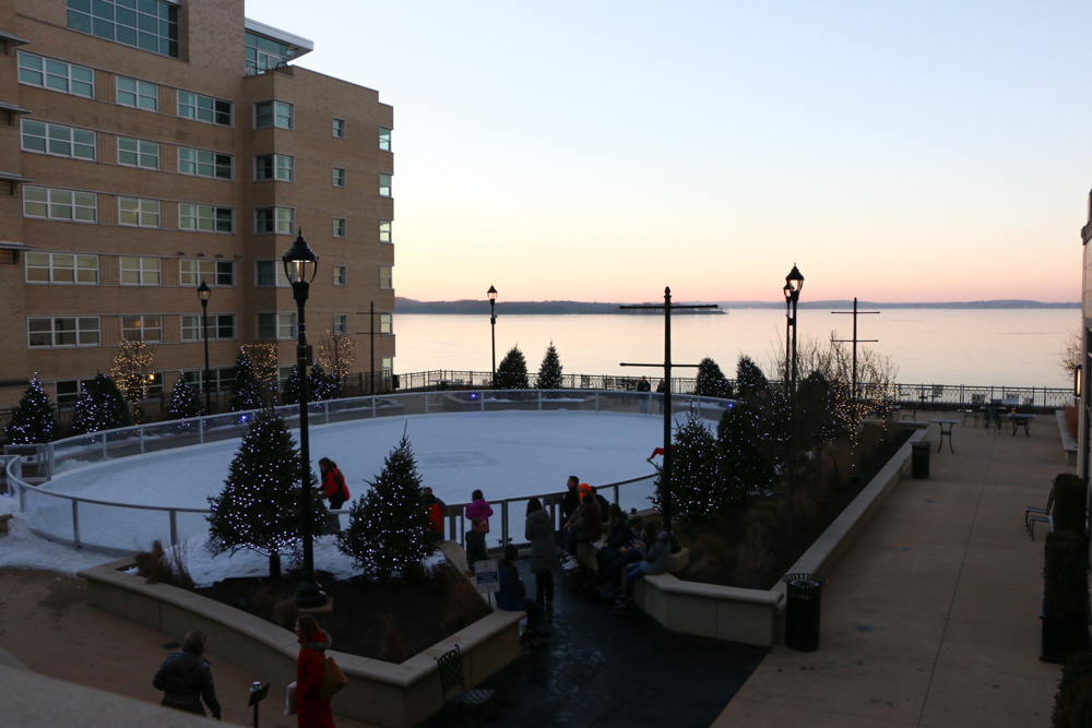 Girl's Weekend Staycation at The Edgewater Hotel! With over 200 guest rooms, a&nbsp;community-focused plaza and pier, restaurants and lounges, a spa, beautiful facilities for meetings, private events and weddings, and great customer service, it's no surprise that this is my favorite hotel in Madison, Wisconsin.&nbsp;