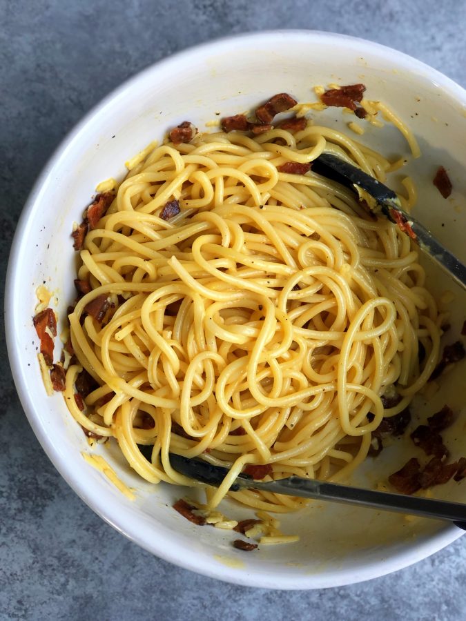 Simple Carbonara!! Eggs, noodles, cheese, and pork combine to create a glossy, glorious pasta carbonara! It's so good!&nbsp;